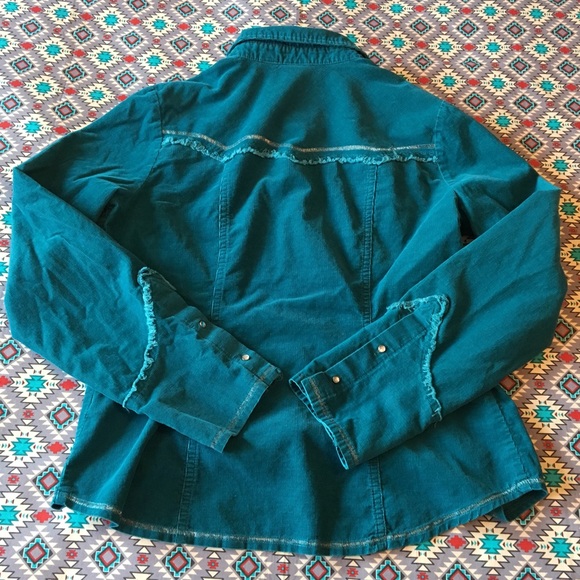 Bling button western shirt with flower embroidery - Picture 7 of 7